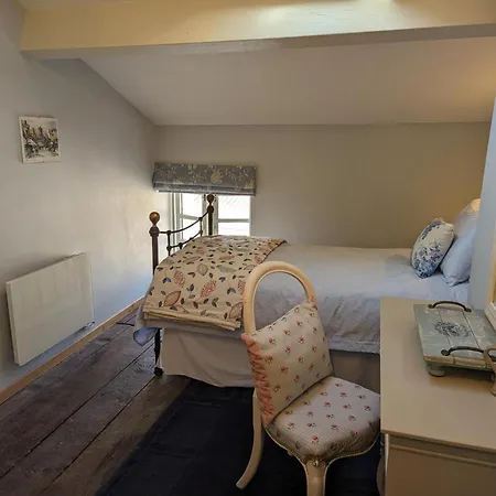 Cosy A Avec Jardin, Proche Confolens Et Services Inclus - Fr-1-653-84 Abzac (Charente)