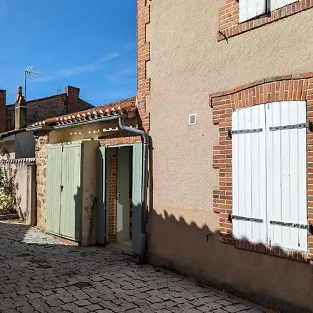 Cosy A Avec Jardin, Proche Confolens Et Services Inclus - Fr-1-653-84 Abzac (Charente)