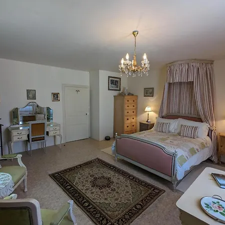 Cosy A Avec Jardin, Proche Confolens Et Services Inclus - Fr-1-653-84 *