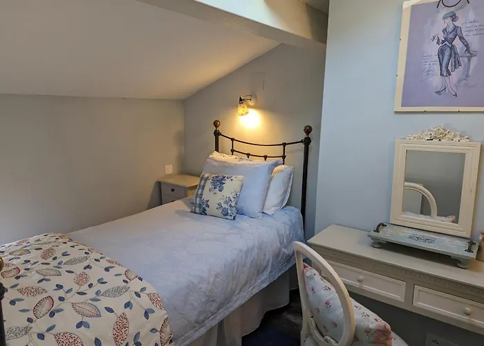 Cosy A Avec Jardin, Proche Confolens Et Services Inclus - Fr-1-653-84 *