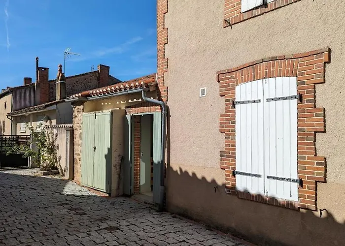 Cosy A Avec Jardin, Proche Confolens Et Services Inclus - Fr-1-653-84 Abzac (Charente)