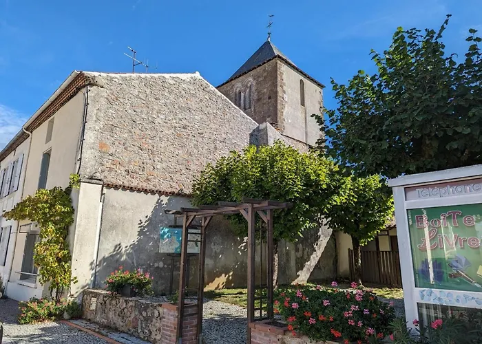 Cosy A Avec Jardin, Proche Confolens Et Services Inclus - Fr-1-653-84 Сasa de vacaciones Abzac (Charente)