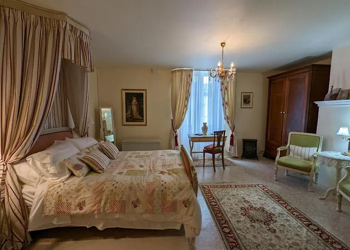 Cosy A Avec Jardin, Proche Confolens Et Services Inclus - Fr-1-653-84 *