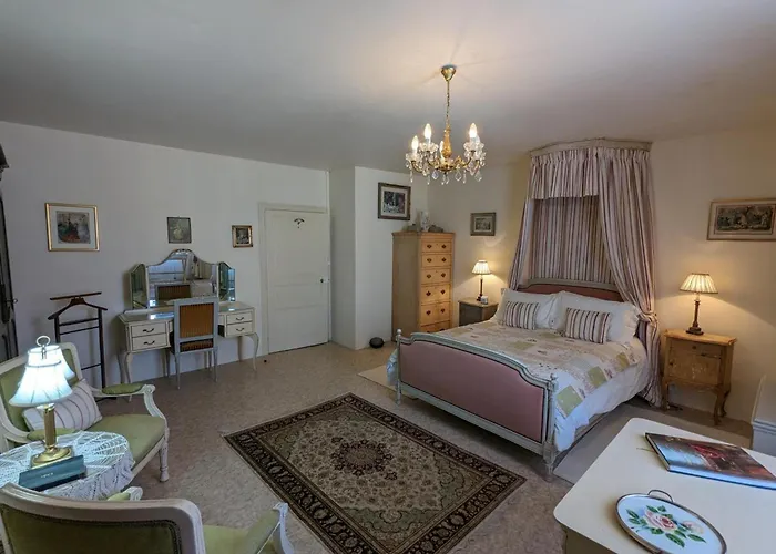 Cosy A Avec Jardin, Proche Confolens Et Services Inclus - Fr-1-653-84 *